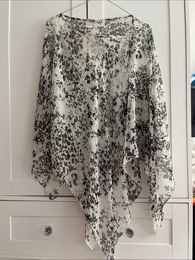 Funky Chunky Sheer Floral Poncho - Black & White